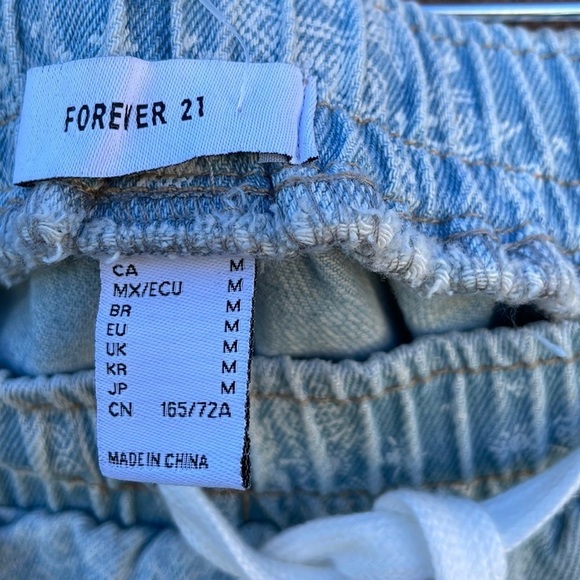 Forever 21 women's elastic waist shorts, medium denim floral print, nwt - Picture 3 of 4